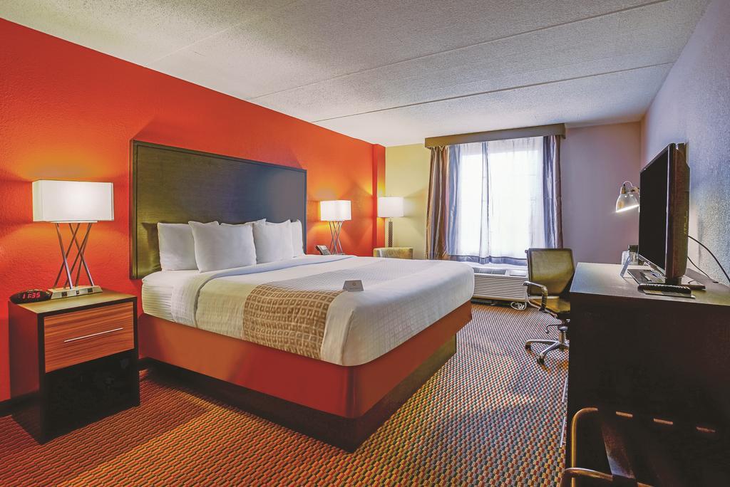 Holiday Inn & Suites Philadelphia-Runnemede/Exit 3-New Jersey Turnpike Exterior foto