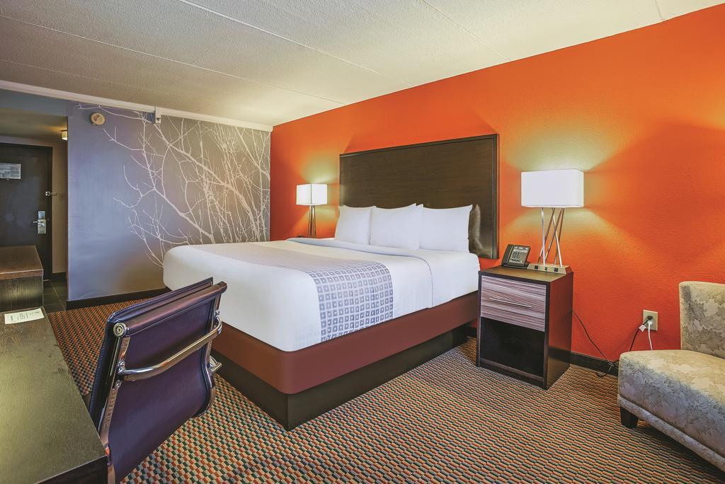 Holiday Inn & Suites Philadelphia-Runnemede/Exit 3-New Jersey Turnpike Exterior foto